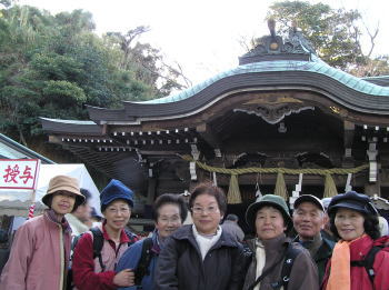 江ノ島神社神殿前