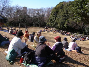 戸塚西公園の昼食風景